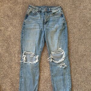 American Eagle distressed mom jeans 4 x-short